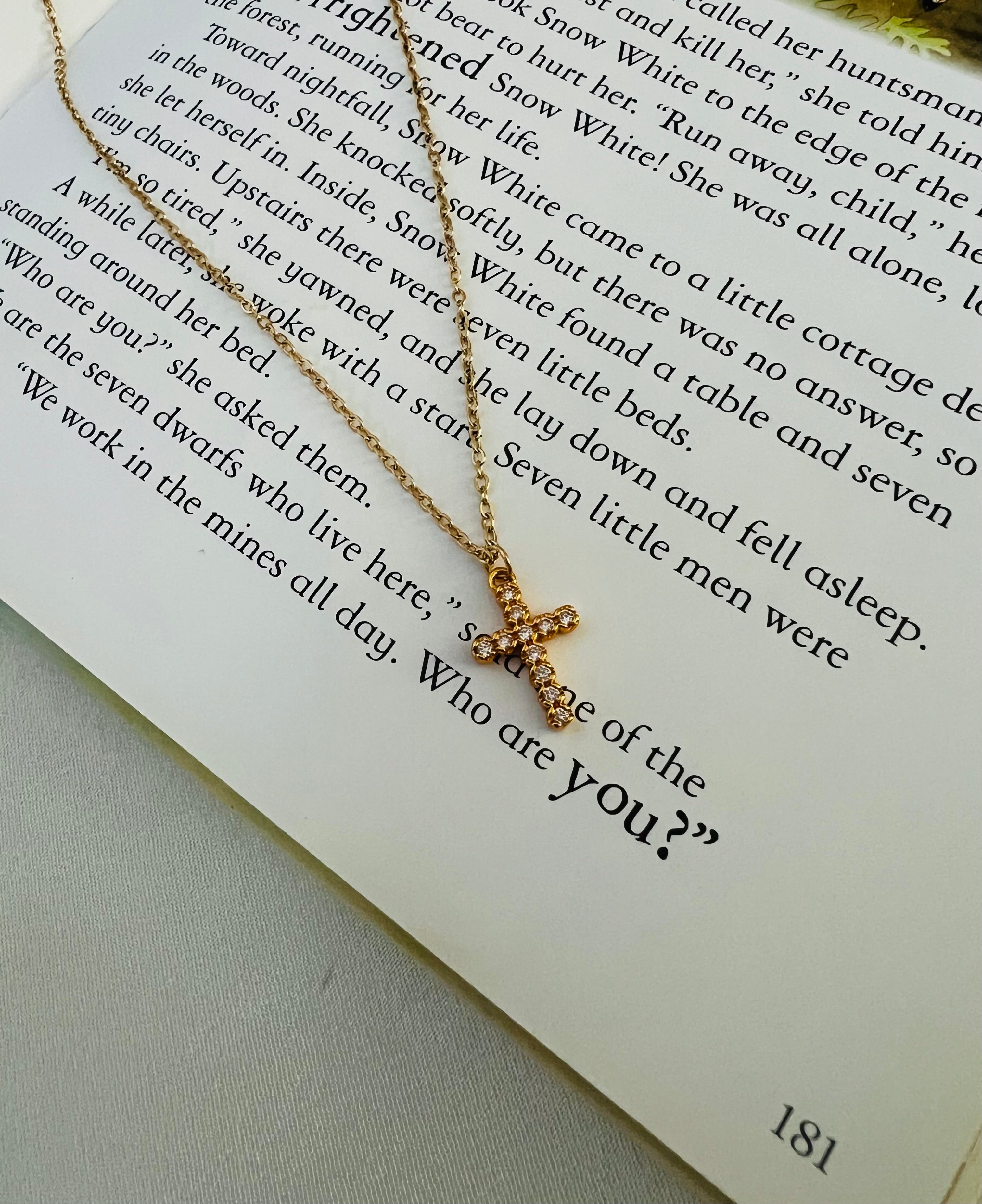 Cruz necklace ✨
