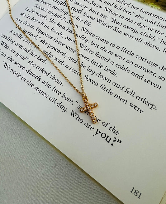 Cruz necklace ✨